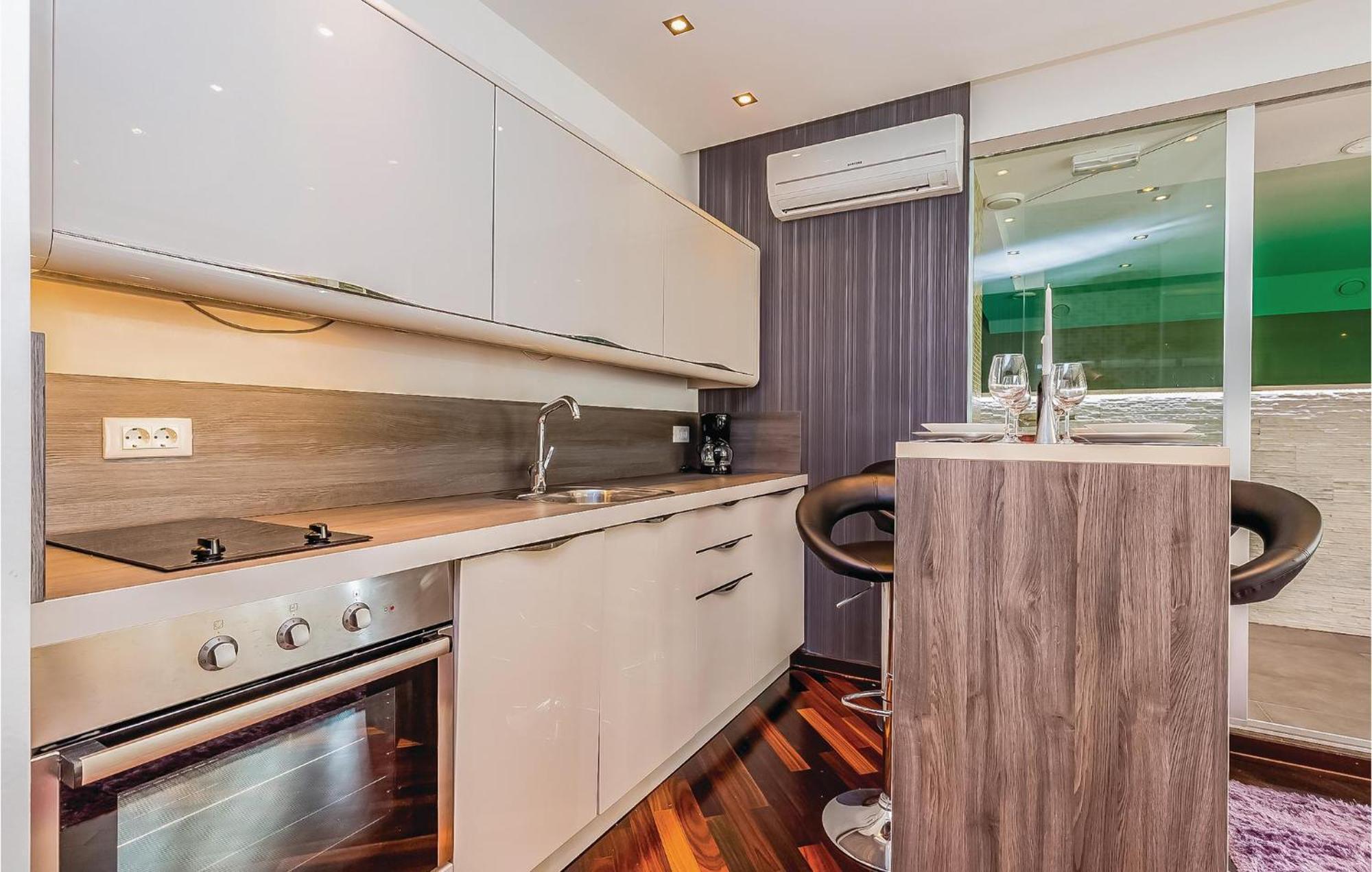 2 Bedroom Lovely Apartment In Crikvenica Exterior photo
